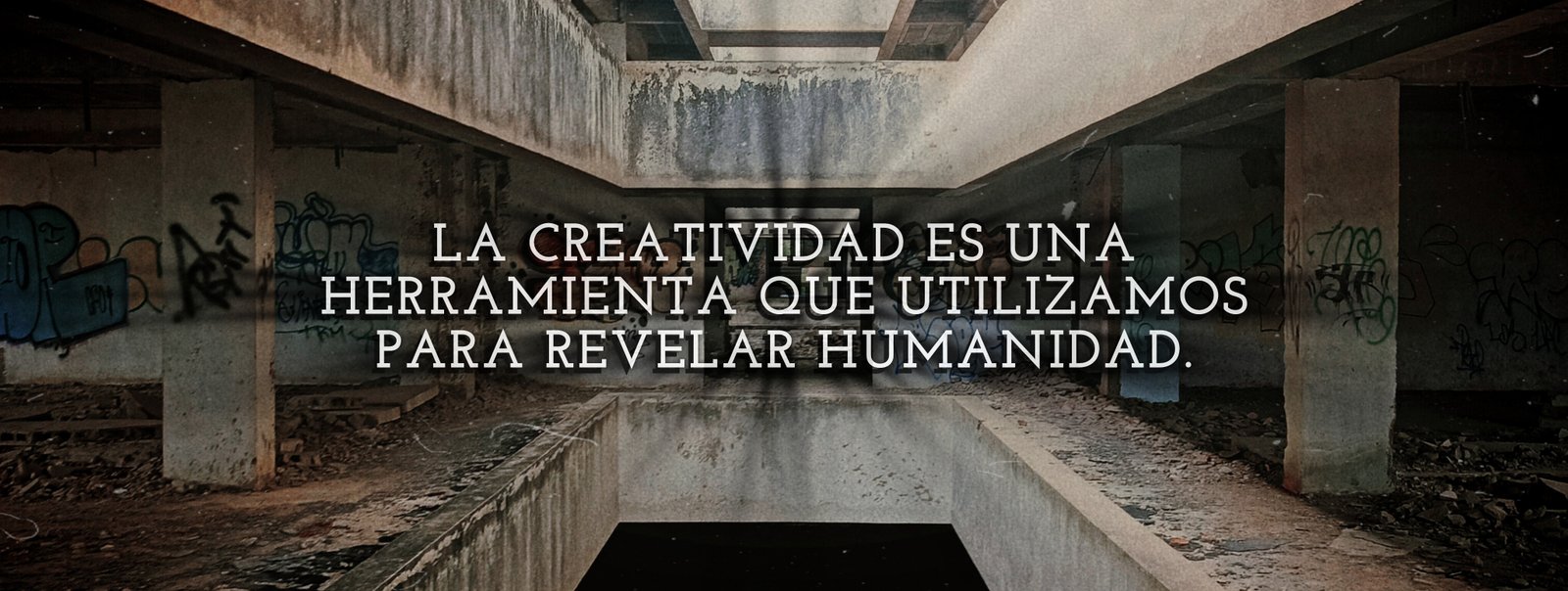 Edificio abandonado con grafiti